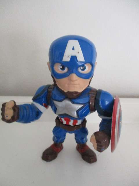MARVEL /  DC  - SUPER HERO  - CAPTAIN AMERICA - METAL FIGURE / SERIAL NO. PLEASE SEE HERO CARDS TOO