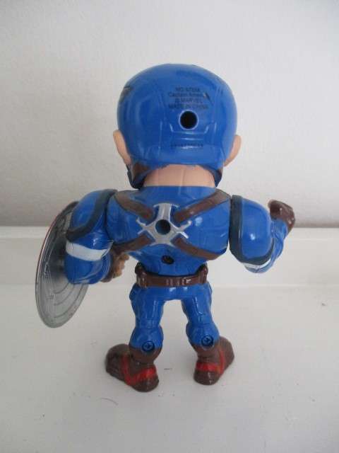 MARVEL /  DC  - SUPER HERO  - CAPTAIN AMERICA - METAL FIGURE / SERIAL NO. PLEASE SEE HERO CARDS TOO