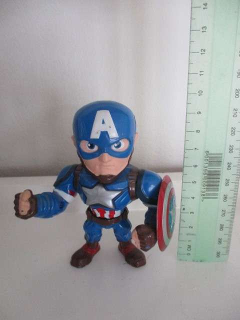 MARVEL /  DC  - SUPER HERO  - CAPTAIN AMERICA - METAL FIGURE / SERIAL NO. PLEASE SEE HERO CARDS TOO