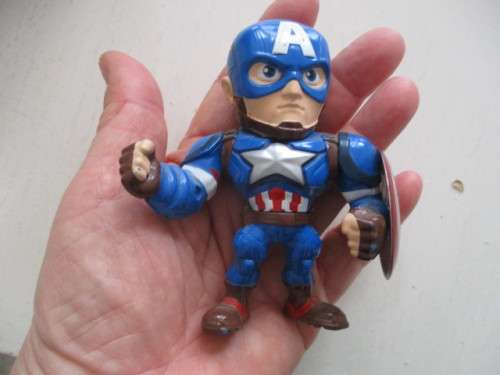 MARVEL /  DC  - SUPER HERO  - CAPTAIN AMERICA - METAL FIGURE / SERIAL NO. PLEASE SEE HERO CARDS TOO