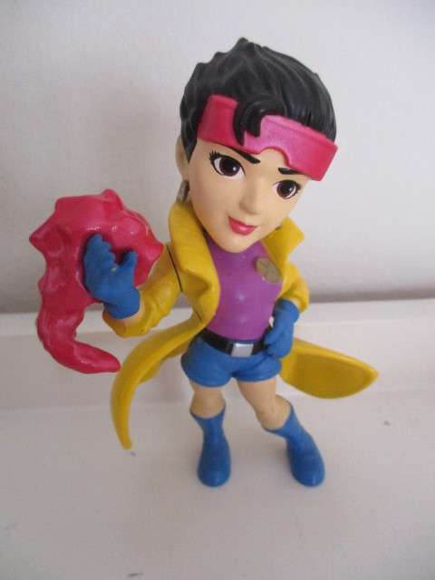 MARVEL / DC HEROS - X-MEN - JUBILEE / METAL FIGURE  WITH SERIAL NUMBER SEE ALSO HERO CARDS