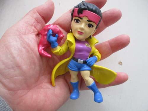 MARVEL / DC HEROS - X-MEN - JUBILEE / METAL FIGURE  WITH SERIAL NUMBER SEE ALSO HERO CARDS