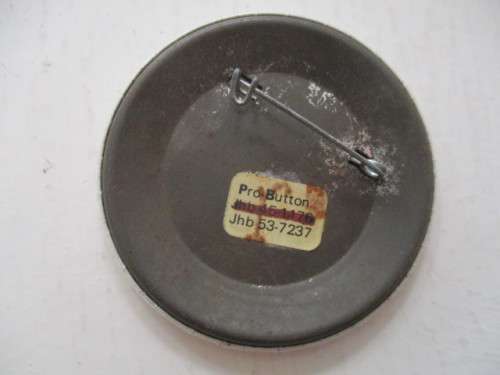VINTAGE HOLIDAY INN METAL BADGE