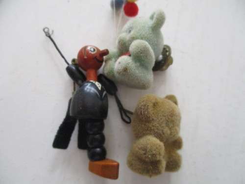 LOT OF NUMEROUS SMALL BADGES