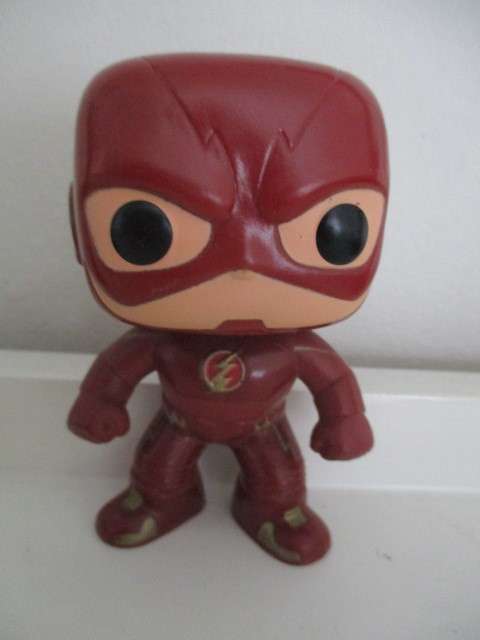 VINTAGE - THE FLASH -  A FUNKO FIGURE  - WITH SERIAL NUMBER