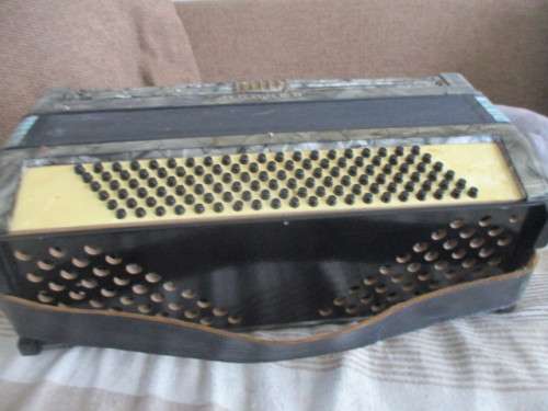 VINTAGE GERMAN HOHNER PIANO ACCORDION - NEEDS A BIT OF TLC