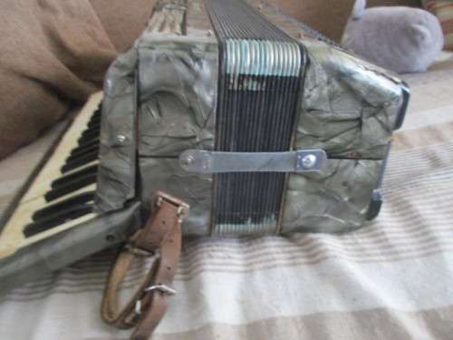 VINTAGE GERMAN HOHNER PIANO ACCORDION - NEEDS A BIT OF TLC