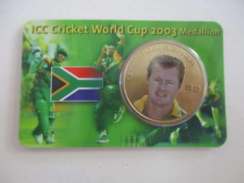 ICC CRICKET WORLD CUP 2003 MEDALLION  LANCE KLUSNER AND 2 CRICKET TAZOS