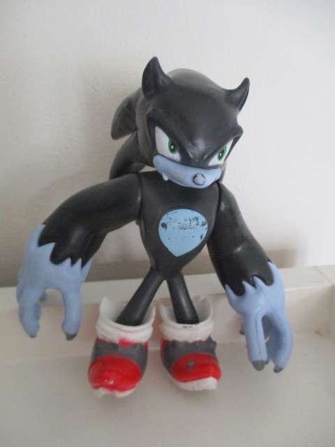 SONIC HEDGEHOG  FIGURE  APP 11cm TALL