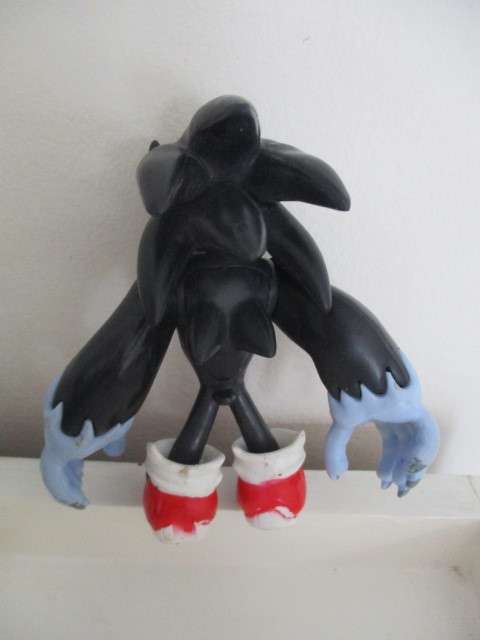 SONIC HEDGEHOG  FIGURE  APP 11cm TALL