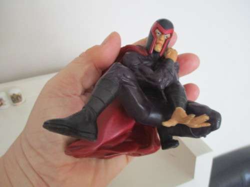 X- MEN FIGURE - MAGNETO - APP  8 cm   TALL