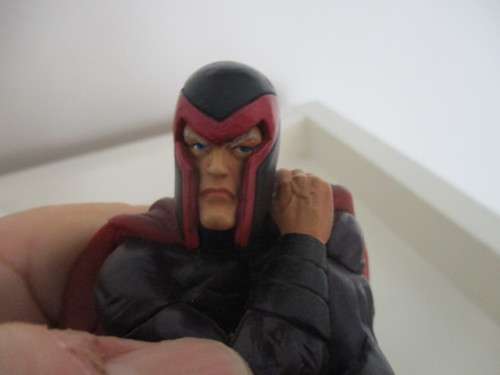X- MEN FIGURE - MAGNETO - APP  8 cm   TALL