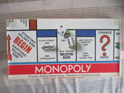 VINTAGE ENGLISH / AFRIKAANS MONOPOLY GAME IN  BOX