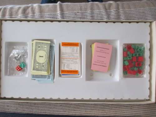 VINTAGE ENGLISH / AFRIKAANS MONOPOLY GAME IN  BOX
