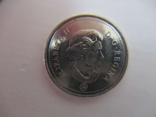 BEAUTIFUL 25c CANADA COIN 2012 BEAUTIFUL CONDITION