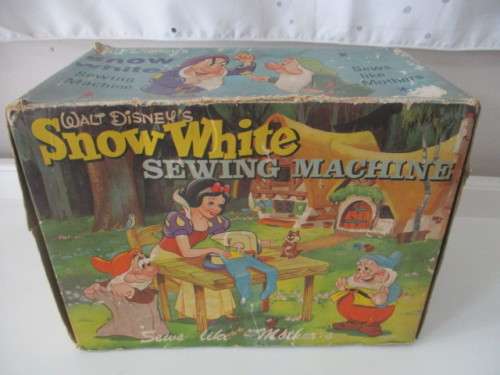 KIDDIES VINTAGE WALT DISNEY  SNOW WHITE SEWING MACHINE IN ORIGINAL  BOX!!!!! RARE FIND