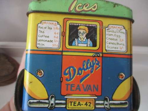 VINTAGE LUIGI`S ITALIAN ICE CREAM METALTIN WITH ROLLING WHEELS