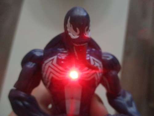 VENOM FIGURE APP 15 CM TALL WITH LIGHT