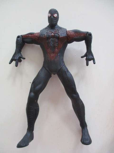 SPIDER-MAN  FIGURE APP 16 CM TALL WITH  LIGHT