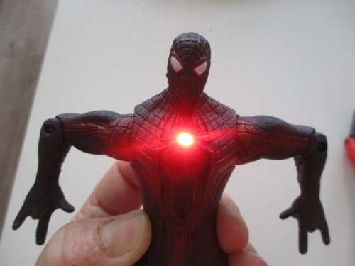 SPIDER-MAN  FIGURE APP 16 CM TALL WITH  LIGHT