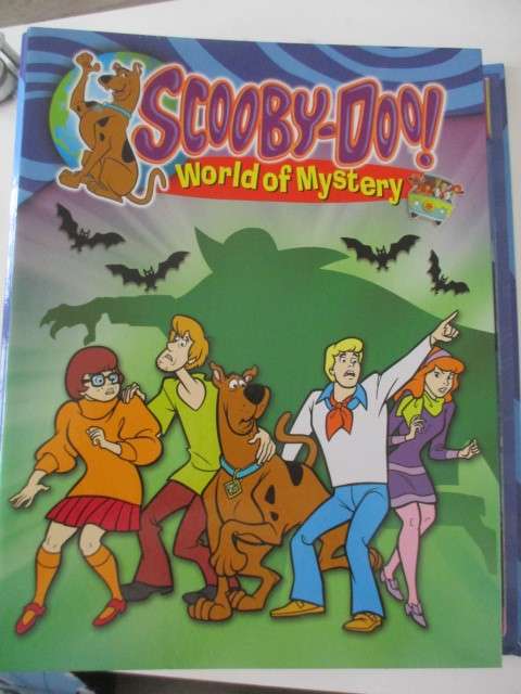 BEAUTIFUL SCOOBY DOO FILE/BINDER FILLED WITH MAGAZINES