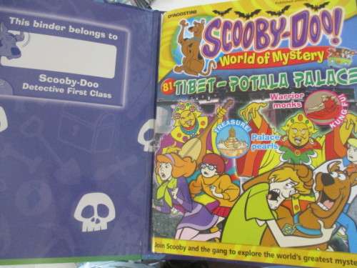BEAUTIFUL SCOOBY DOO FILE/BINDER FILLED WITH MAGAZINES