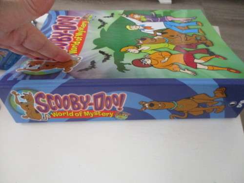 BEAUTIFUL SCOOBY DOO FILE/BINDER FILLED WITH MAGAZINES
