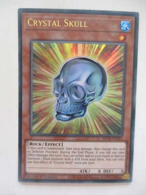 YU-GI-OH TRADING CARD - CRYSTAL SKULL / FOIL CARD / SHINY