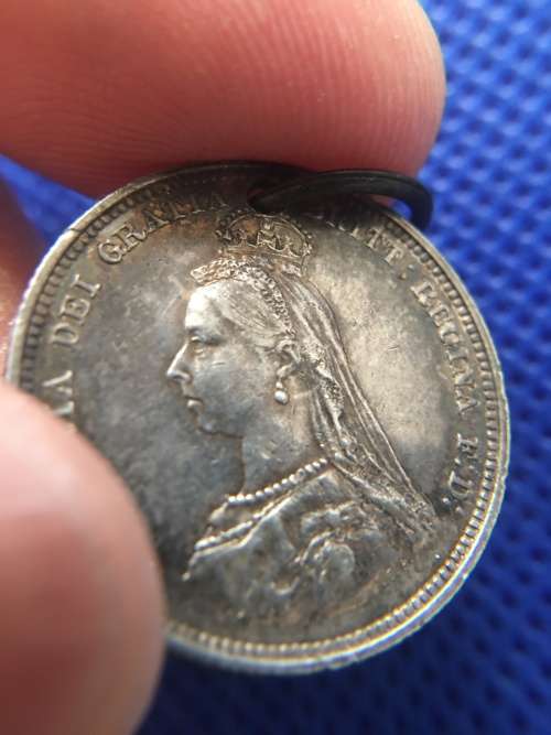 VICTORIA  1887 - 6 PENCE  COIN  LOVELY DETAIL - SILVER