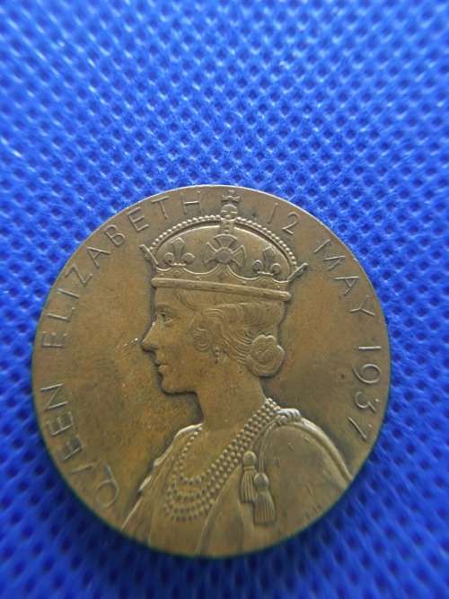 KING GEORGE VI QUEEN ELIZABETH CROWNED 1937 COMMERETIV COIN