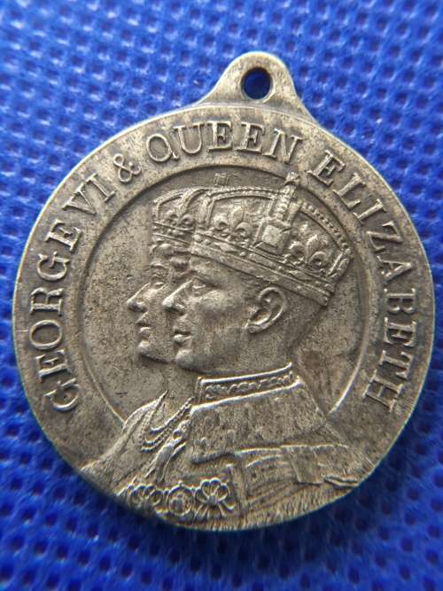 VINTAGE MEDALLION ROYAL VISIT TO SOUTH AFRICA - KING GEORGE VI  AND QUEEN ELIZABETH  1947