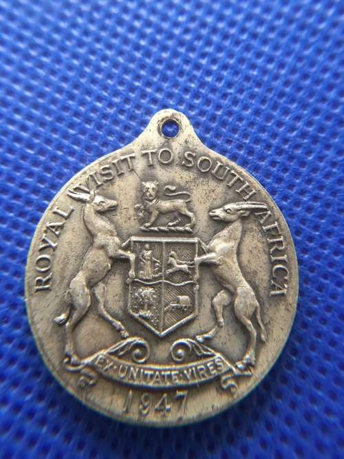 VINTAGE MEDALLION ROYAL VISIT TO SOUTH AFRICA - KING GEORGE VI  AND QUEEN ELIZABETH  1947