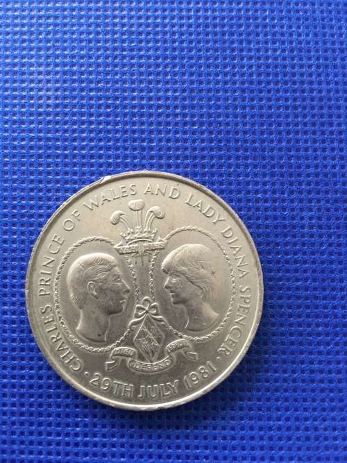 GREAT BRITAIN  ROYAL COMMEMORATIVE CROWN ROYAL  25 PENCE WEDDING 1981