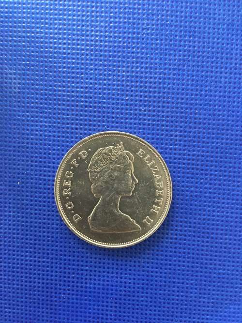 LOVELY COMMEMORATIVE CROWN OF ROYAL WEDDING CHARLES AND DIANE 1981  IN BOX