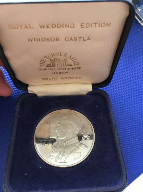 ROYAL WEDDING SOLID BRONZE COIN IN BOX  - 1981  PRINCE CHARLES AND DIANE