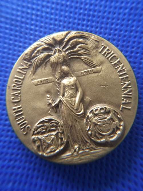 LOVELY SOUTH CAROLINA TRICENTENNIAL 1670-1970 MEDALLION