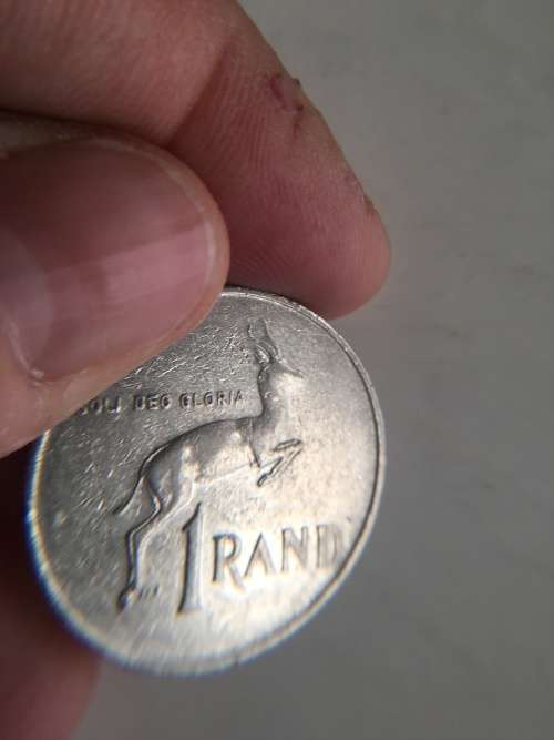 LOVELY MARAIS VILJOEN COIN 1985 WITH SHORT NOTE FROM MARIETJIE VILJOEN