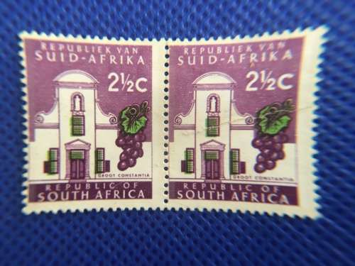 SOUTH AFRICA PAIR OF UNUSED STAMPS