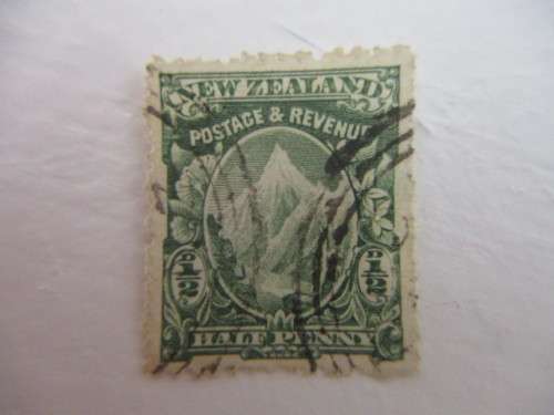 NEW ZEALAND - USED 1/2 PENNY STAMP