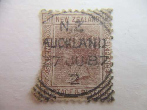 NEW ZEALAND - QUEEN VICTORIA USED STAMP