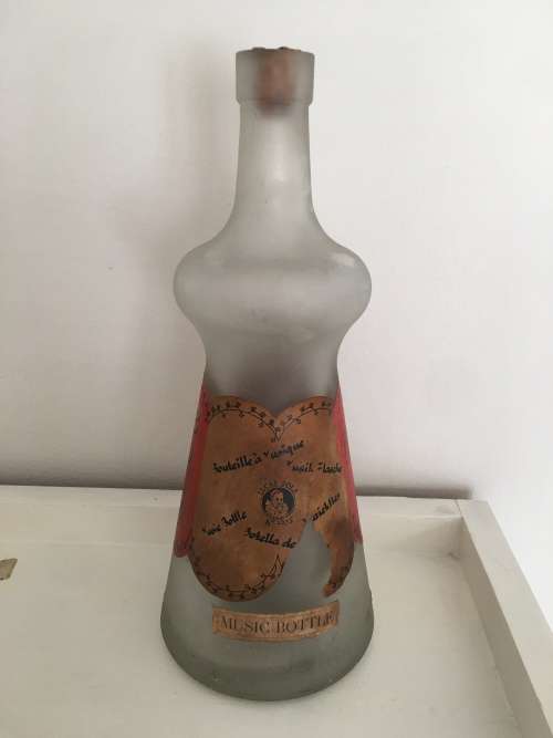 VINTAGE BOLS MUSICAL BOTTLE TINKLING SOUND