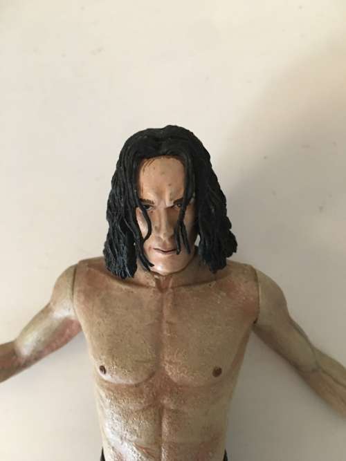 LOVELY `` THE CROW`` FROM THE MOVIE FIGURINE WITH DRESSING TABLE  2  PIECES