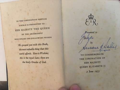 VINTAGE CORONATION BIBLE OF  QUEEN ELIZABETH 1953