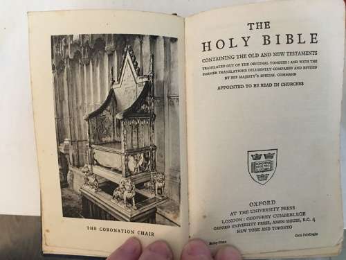 VINTAGE CORONATION BIBLE OF  QUEEN ELIZABETH 1953