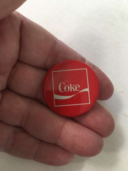 VINTAGE METAL COCA-COLA  BADGE