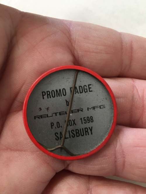 VINTAGE METAL COCA-COLA  BADGE