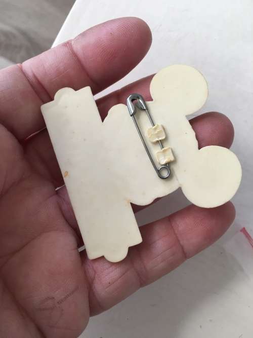 VINTAGE - MIKES KITCHEN - PLASTIC MICKEY MOUSE BADGE