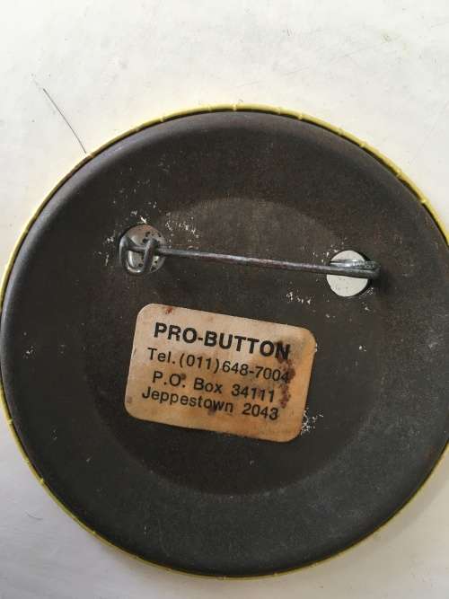 VINTAGE - HOLIDAY INN METAL BADGE