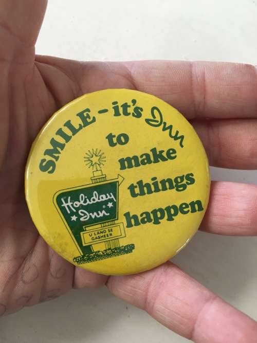 VINTAGE METAL HOLIDAY INN BADGE