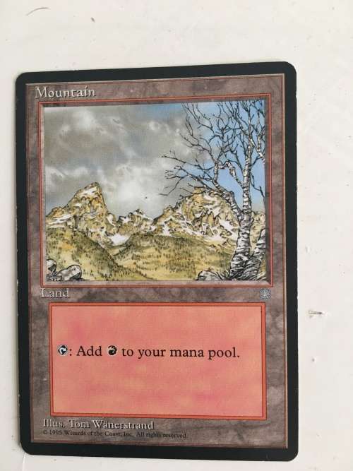MAGIC THE GATHERING TRADING CARDS SET OF 4 MOUNTAIN CARDS  INCLUDING ONE BETA
